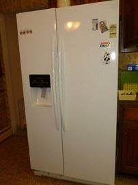 Nice Amana Side-by-Side from 2013