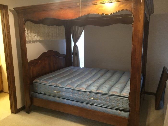 Ethan Allen French Country Cottage Canopy Bed