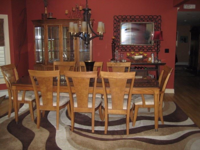 BEAUTIFUL UNIVERSAL DINING ROOM SUITE WITH LIGHTED CHINA CABINET