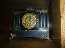 VINTAGE MANTLE CLOCK