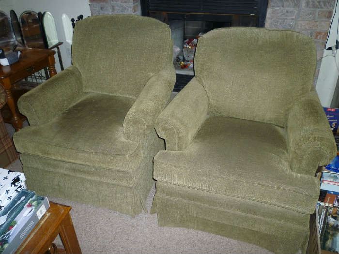 2 MATCHING UPHOLSTERED CHAIRS(EXCELKENT CONDITION)