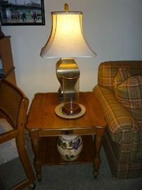 WOOD END TABLE & LAMP (2 OF 2)