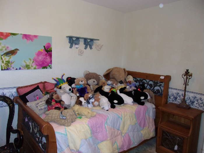 Pine & Iron Twin Bed & Bedside Tabel, Lots of Stuffed Animals