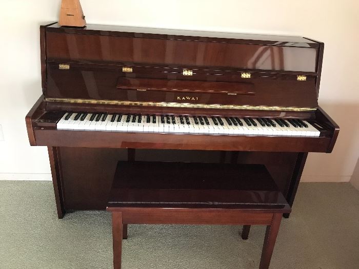 fantastic Kawai upright piano in ready to use condition!