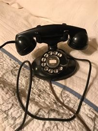 $200 obo
Western Electric 202 Rotary dial phone