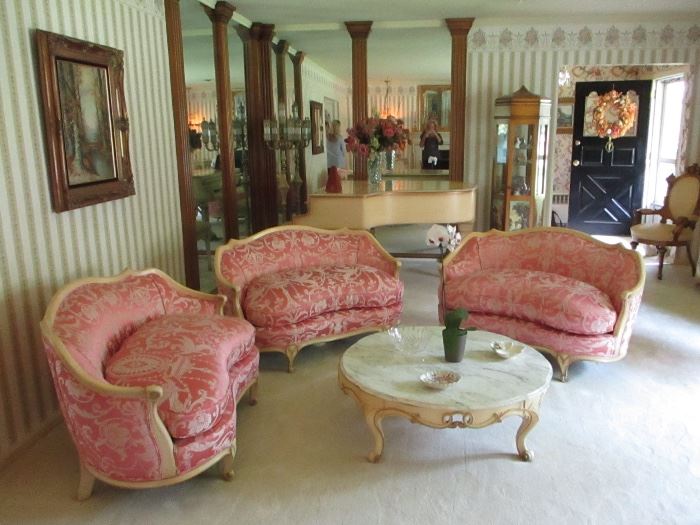 FRENCH LIVING ROOM SUITE