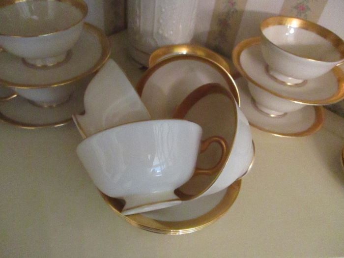 LENOX CHINA SERVICE FOR 14 + EXTRAS "LOWELL" P-67