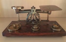Antique Brass & Wood Scale w/ Weights (9" x 4" x 5")