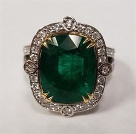 18KT Emerald & diamond ladies ring