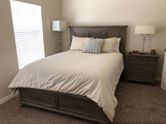 Haverty Queen Size bed