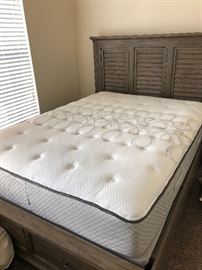Haverty Queen size bed