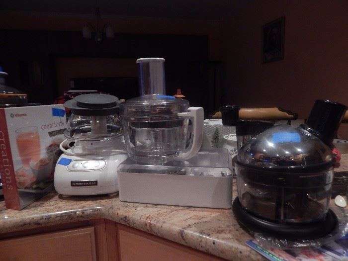 More small appliances for the kitchen.
