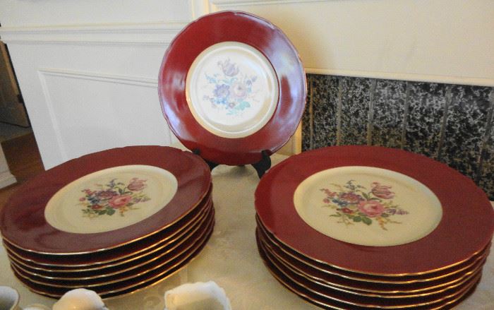 Fourteen dinner plates in the "Baronet" design - made in Czechoslovakia.