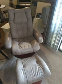 Copenhagen chair and ottoman in excellent condition.