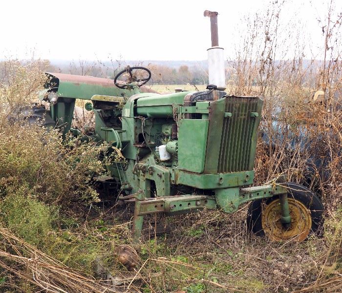 John Deere 2010 Row Crop Tractor, Serial Number 49220, 2363.5 Hours