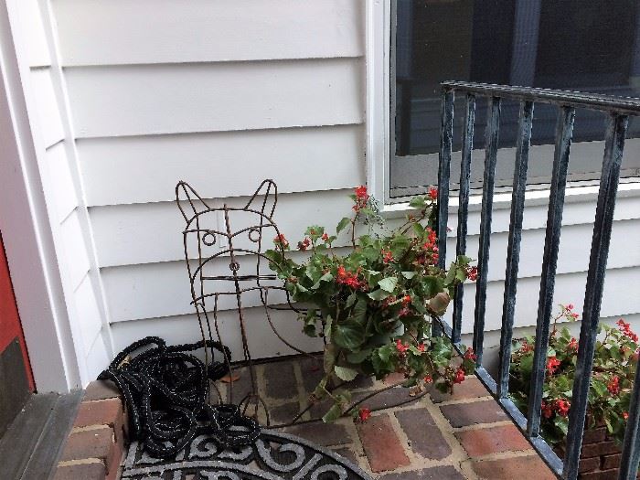 metal outdoor cat plant holder