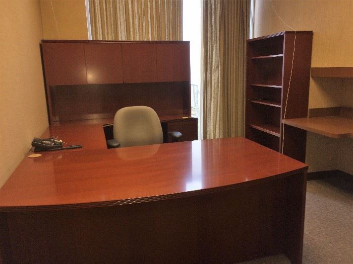 office desk     office chairs   bookcases   and lots more    call for more information    on these items they are at a different location     building full of office desks   chairs   file cabinets   bookcases   metal shelves and much more  call Justus for more information   on these items     901-210-6243