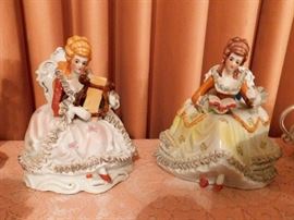 Figurines