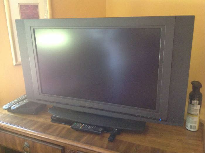 Olevia Flat Screen TV $ 100.00