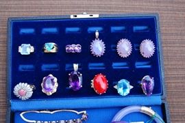 FINE RINGS, EARRINGS, PENDANTS, BRACELETS
