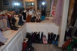 ALL COLORS OF LADIES BOOTS - SIZES 6.5 -7 - 7.5 - 8