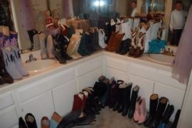 ALL COLORS OF LADIES BOOTS - SIZES 6.5 -7 - 7.5 - 8