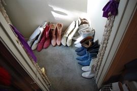 ALL COLORS OF LADIES BOOTS - SIZES 6.5 -7 - 7.5 - 8