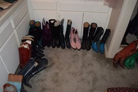 ALL COLORS OF LADIES BOOTS - SIZES 6.5 -7 - 7.5 - 8