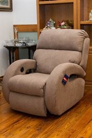 Southern Electric Recliner.  New W/Tags:  42"T x 33"W x  33.5" D. Seat Height:  18"  525.00 