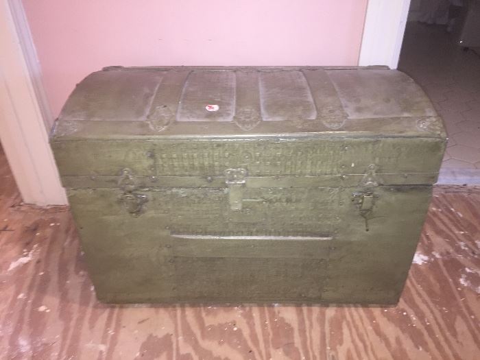 Chest has tray inside. 