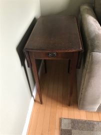 Drop leaf side table