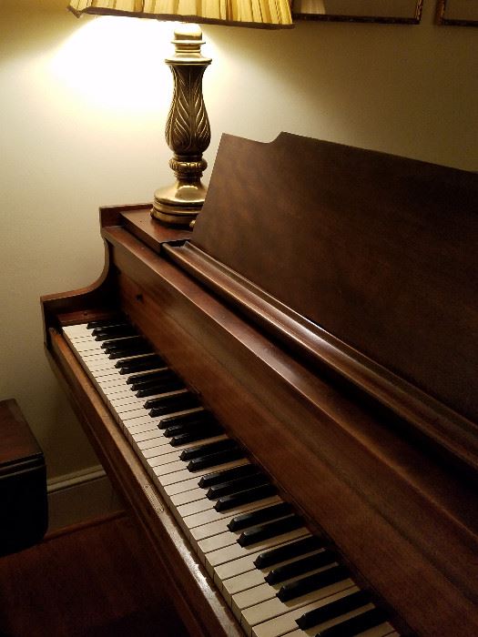 Vintage baby grand piano - wonderful condition!