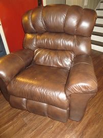 Brown leather Lazyboy extra Tall, extra kick out Recliner 
only 5 yrs old