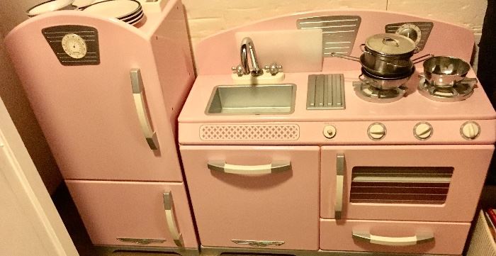 Retro pink play kitchen. 
Food, dishes & itensils to go with