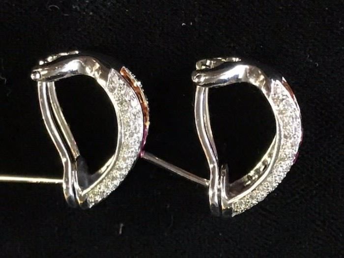 Side view of previously shown earrings.