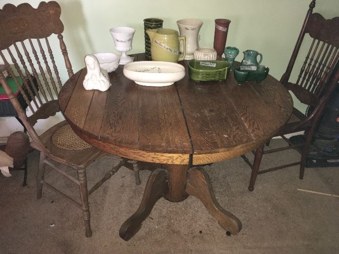 Round oak table
