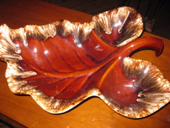 Vintage Hull Leaf plate