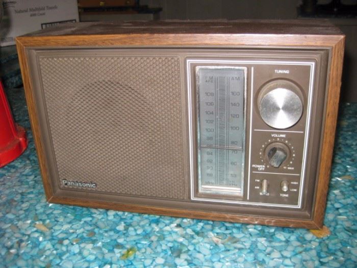 Vintage Panasonic wood case radio