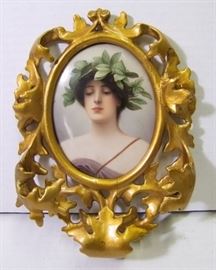 ~ C/1900 German oval hand painted porcelain plaque of a beautiful girl with "T.H. Lichtenberg Nachf. Dresden" label on back, in gilt Italian frame