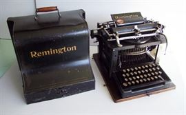 C/1900 Remington Standard typewriter w/tin travel case