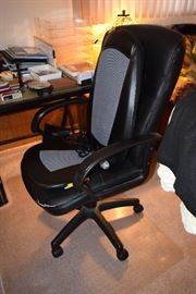 Rolling desk chair