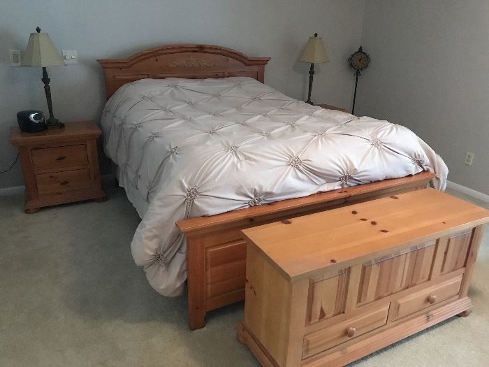 Pine bedroom set, queen size, pine blanket chest