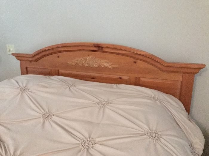 Pine bedroom set, queen size, pine blanket chest