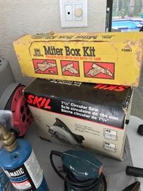 Skil circular saw, miter box kit electric sander