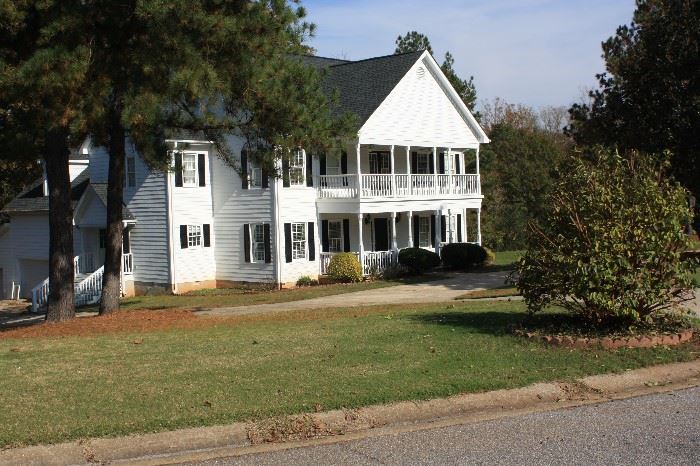 4Bedrm, 3.5 Bath on 2.76 acres. Approx 3900 sq ft heated and cooled! Custom oak cabinets, laundry room, large walk-in pantry, large master suite w/2 walk-in closets/trey ceilings and Jacuzzi tub. $389,500