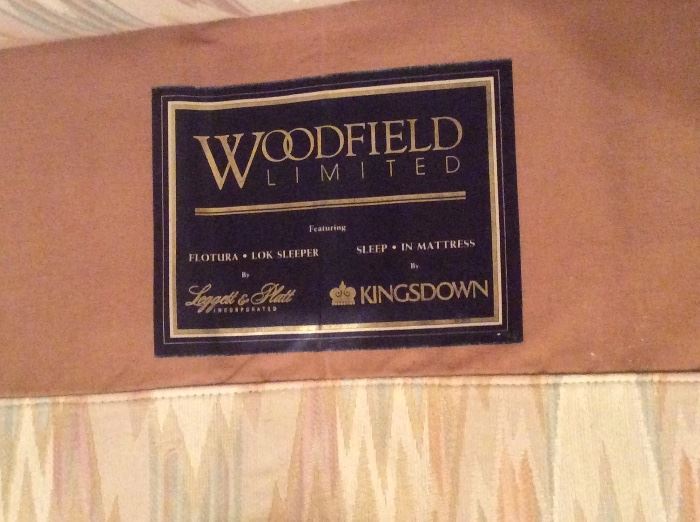 Woodfield Liminted Sofa - Hide-a-Bed King Size - like new