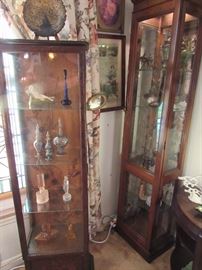 Perfume bottles, Bronze Statues, Peacock-themed Decor