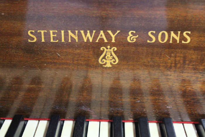 STEINWAY & SONS 1913 5'10" MODEL "O" BABY GRAND PIANO