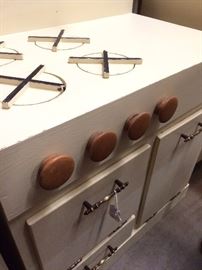 Vintage child's play oven/cooktop unit