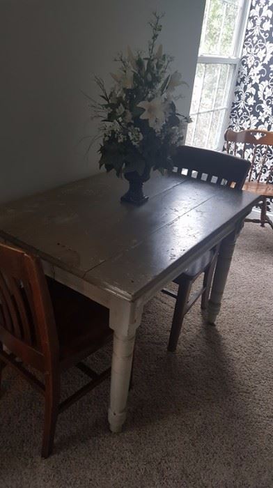 Antique table with 2 leaves, very cool.